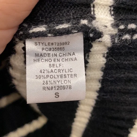 NWT Entro Black and White striped sleeveless sweater size small - Picture 5 of 5